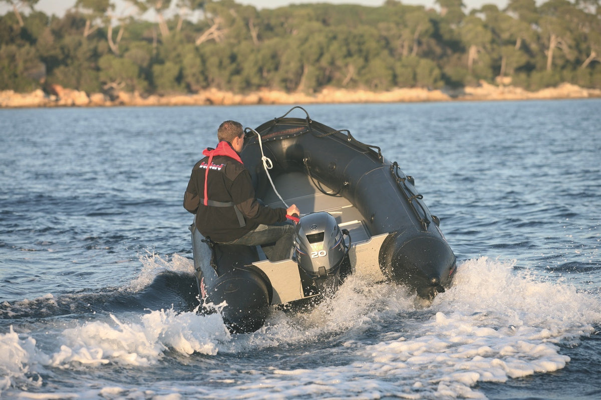 Bombard Commando C3 - rubberboot met deelbare houten kiel en aluminium vlonderdelen