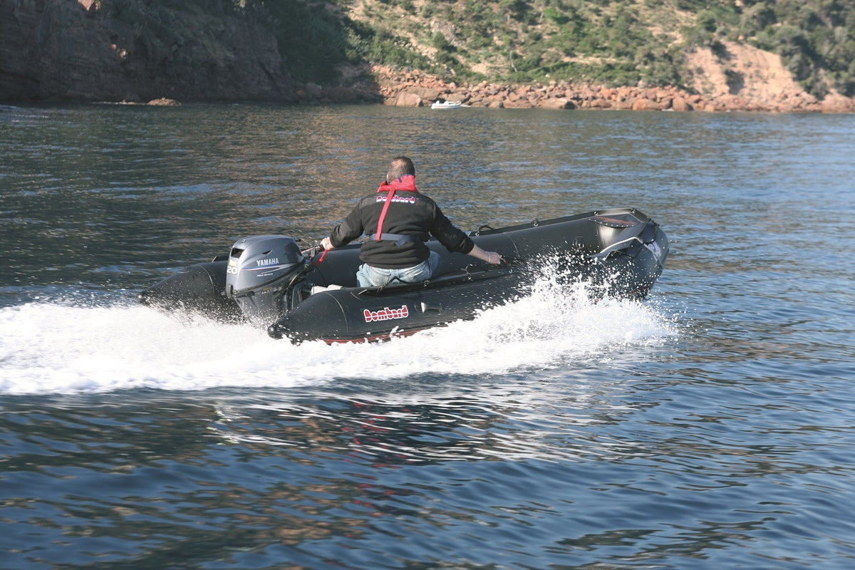 Bombard Commando C4 - rubberboot met aluminium vlonderdelen deelbare houten kiel